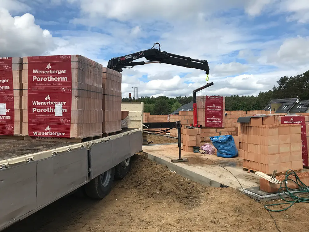 Transport HDS - rozładunek na budowie