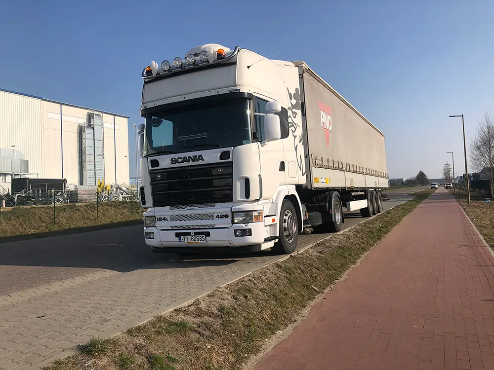 Transport ciężarowy - Scania z naczepą
